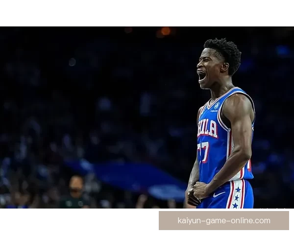 埃奇库姆伤愈复出砍下22分13篮板 76人连续两季横扫爵士 贝利豪取25分